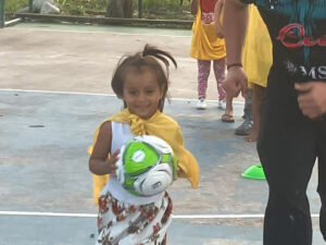 GOS Donation 29 Ecuador Gear Delivery - Kids Playing