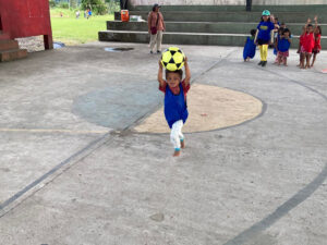 GOS Donation 23 Ecuador Gear Delivery - Kids Playing